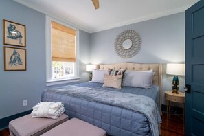 2 bedrooms, desk, iron/ironing board, free WiFi - Oasis in the Center of Downtown Charleston (Charleston)