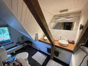 Hårføner og toalettpapir