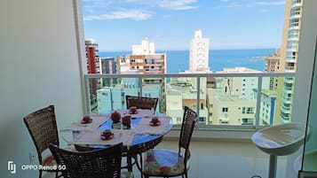 Apartment | Tempat makan luar