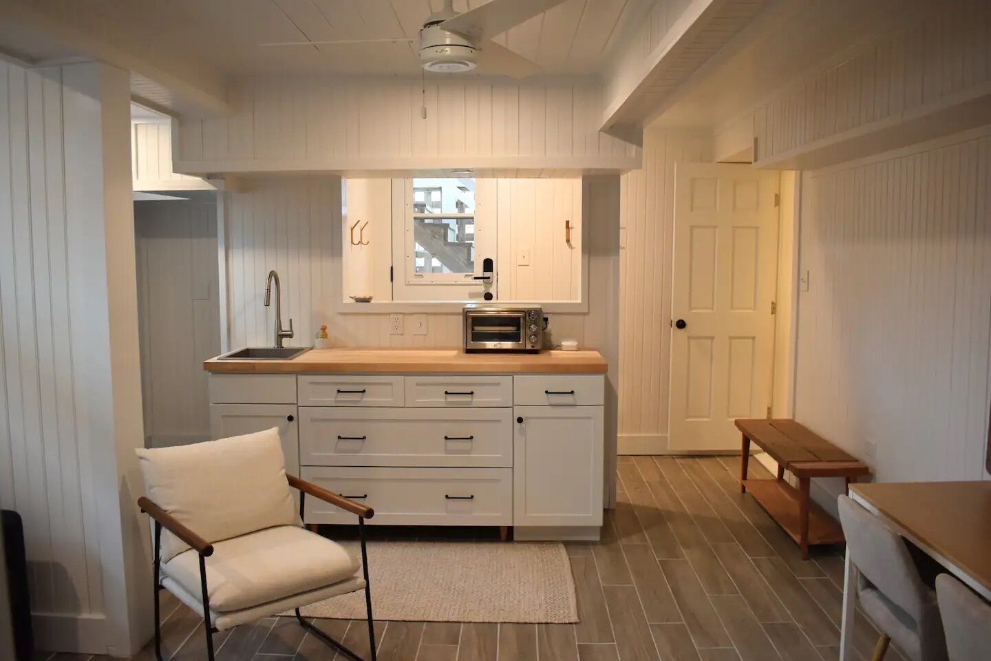 The SandBox: Relaxing Getaway, Steps from Beach