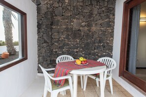 تناول الطعام بالخارج