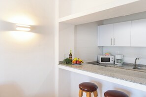Microones i placa de cuina