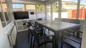 Rumah | Tempat makan outdoor