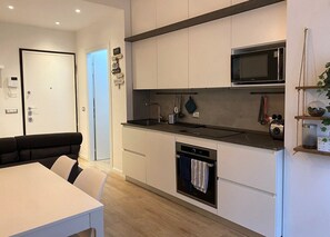 Leilighet – city | Eget kjøkken | Kjøleskap, mikrobølgeovn, ovn og kokeplater