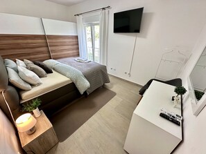 Iron/ironing board, WiFi, bed sheets - Gemini Apartment With Terrace and Sea View "8" (Utjeha-Bušat)