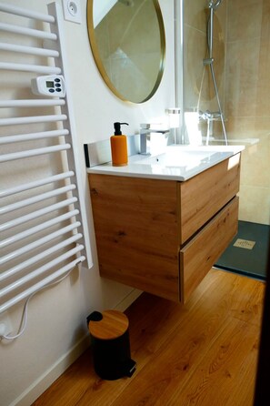 Habitación Confort doble, vistas a la montaña | Baño
