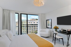 Executive Room with Acropolis View | Ilmaiset minibaarituotteet, tallelokero huoneessa, pimennysverhot