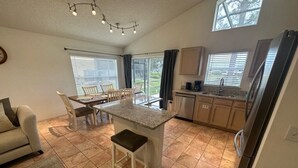 Unclassified image, 4 of 17, button - Updated 3 Bedroom Golf-Front Villa - Close to Disney, Universal & SeaWorld (Haines City)