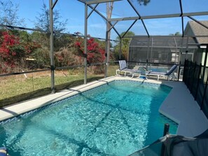 A heated pool - Updated 3 Bedroom Golf-Front Villa - Close to Disney, Universal & SeaWorld (Haines City)