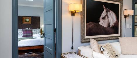 2 عدّة غرف نوم ومكتب ومكواة/لوح كي وواي فاي