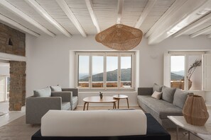 Luxury-Villa | Wohnzimmer | Flachbildfernseher, Kamin