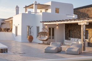Luxury Villa | 6 bedrooms, Egyptian cotton sheets, premium bedding, memory foam beds - Mykonian Icon Villa (Mykonos)