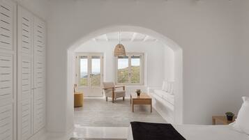 6 bedrooms, Egyptian cotton sheets, premium bedding, memory foam beds