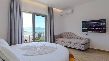 Superior Triple Room | Soundproofing, free WiFi, bed sheets