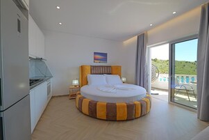 Superior Triple Room | Soundproofing, free WiFi, bed sheets