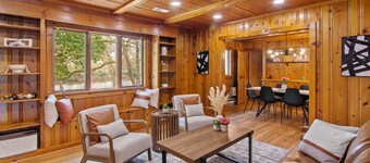 WATERFRONT!! HOT TUB!! 4 BED/4 BATH CHARMING HOME IN THE HEART OF CAMBRIDGE