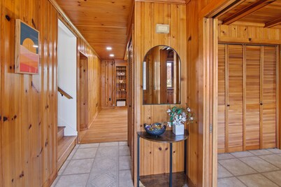 WATERFRONT!! HOT TUB!! 4 BED/4 BATH CHARMING HOME IN THE HEART OF CAMBRIDGE