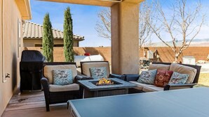 An outdoor patio with wicker furniture, a fire pit, and a grill. - House w/private pool & free access to Sand Hollow (Hurricane)