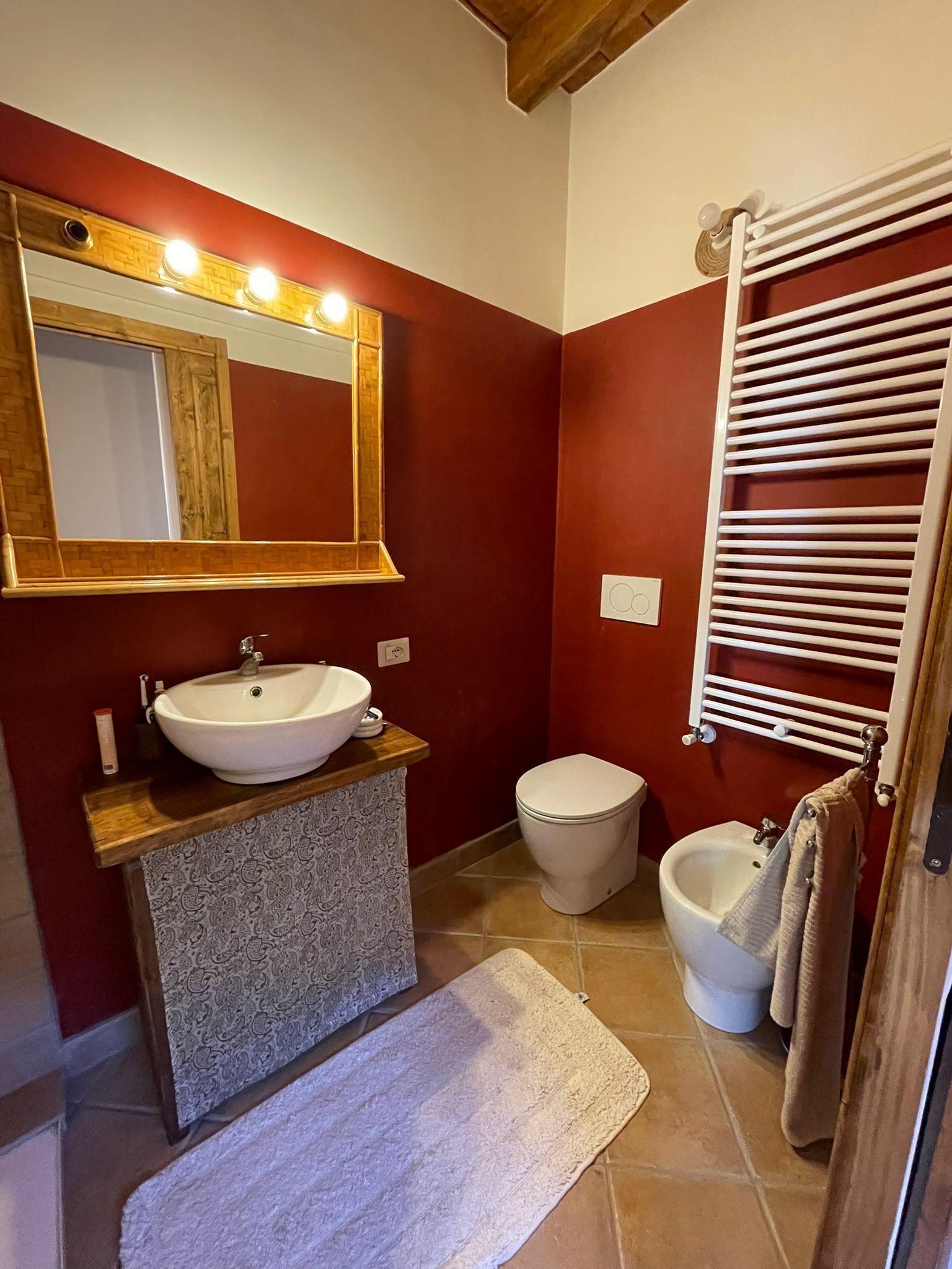 Doccia, asciugacapelli, bidet, asciugamani