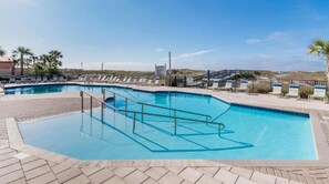 Inomhuspool och utomhuspool