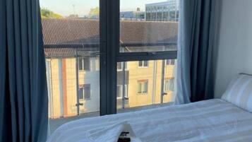 3 bedrooms, in-room safe, desk, soundproofing