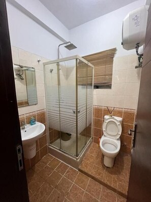 A bathroom with a glass-enclosed shower, a sink, and a toilet. - Amazing luxury 2 bedroom apartment VI (Lagos)