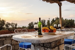 Outdoor dining - MANI HOLIDAY HOUSE.  (Kotrónion)