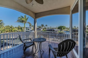 Property grounds - Elegant 4-BR mpur Pedic w/ Pvt Pool & Beach Access (Cape Coral)