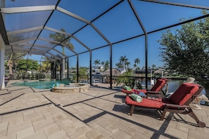 A heated pool - Elegant 4-BR mpur Pedic w/ Pvt Pool & Beach Access (Cape Coral)