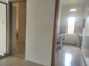 Shower, towels, soap, shampoo - Misty Coorg Homestay.kushalnagar kodagu 3 (Kushalnagar)