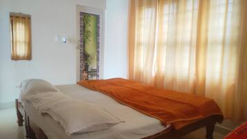 1 bedroom, bed sheets