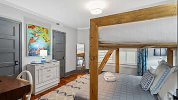 4 bedrooms, desk, iron/ironing board, free WiFi