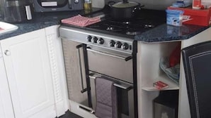 Nhà gỗ | Bếp riêng | Tủ lạnh, lò vi sóng, lò nướng, bếp nấu 