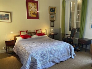 2 chambres, fer et planche à repasser, Wi-Fi gratuit, draps fournis