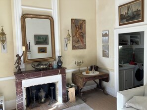 Interior - 16th Century Merchant's House
Ste Foy La Grande
Nr Bergerac ✈️
Sleeps 4
NEW!! (Sainte-Foy-la-Grande)