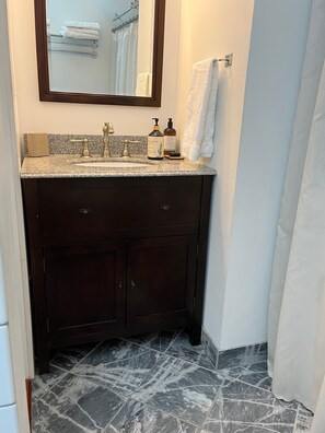 Handtücher, Seife, Toilettenpapier