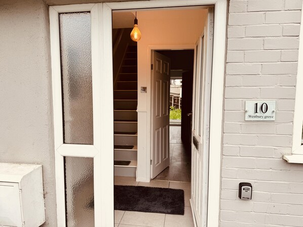 House | Exterior detail - Leeds - 3 Bedrooms - 1bathroom - Parking - Wifi (Leeds)