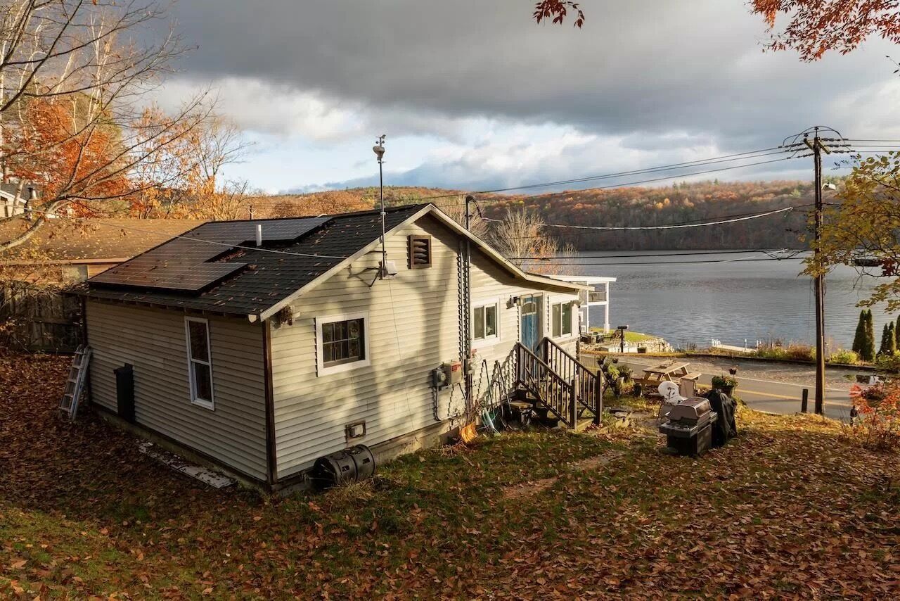 The Overlook: Small Home, Beautiful View!