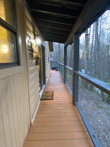 Nested - Studio B 
Blue Cactus Cottages Ellijay Ga 
Close to wineries 