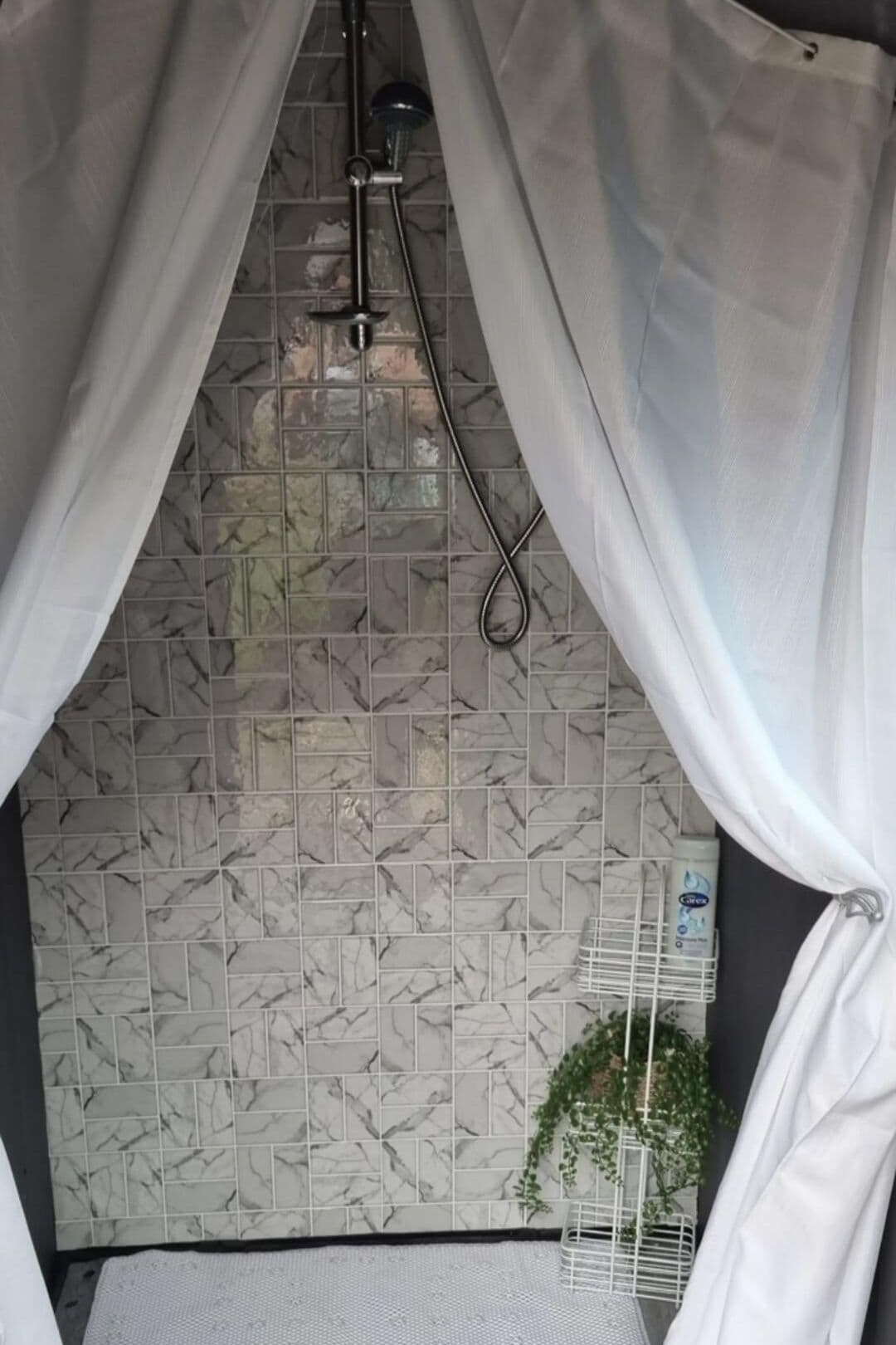 Cabin | Bathroom | Shower, free toiletries, hair dryer, towels