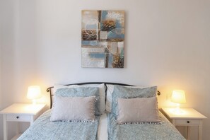 2 عدّة غرف نوم وواي فاي وملاءات أسرّة