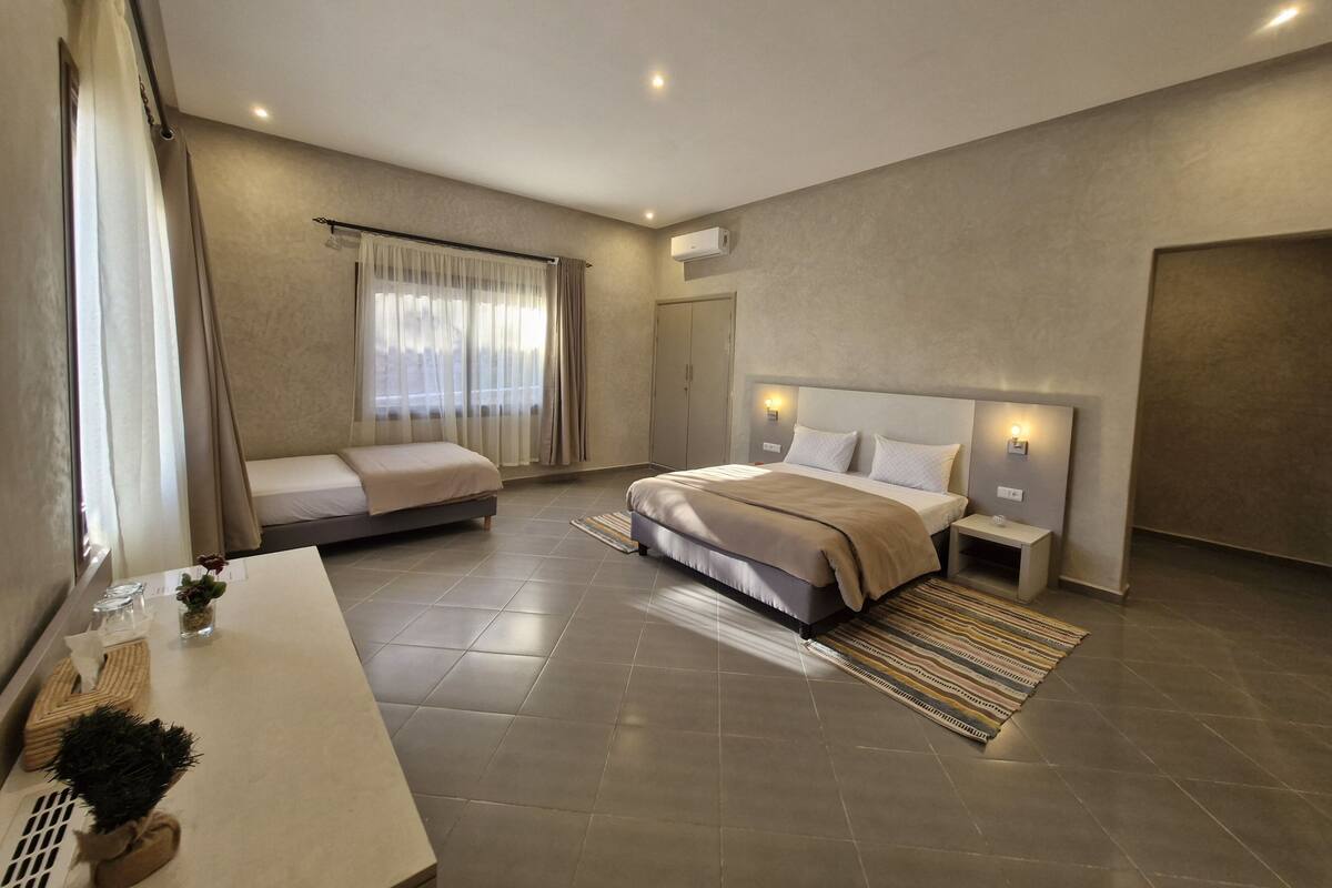 Family Suite | Desk, WiFi (free), bed sheets