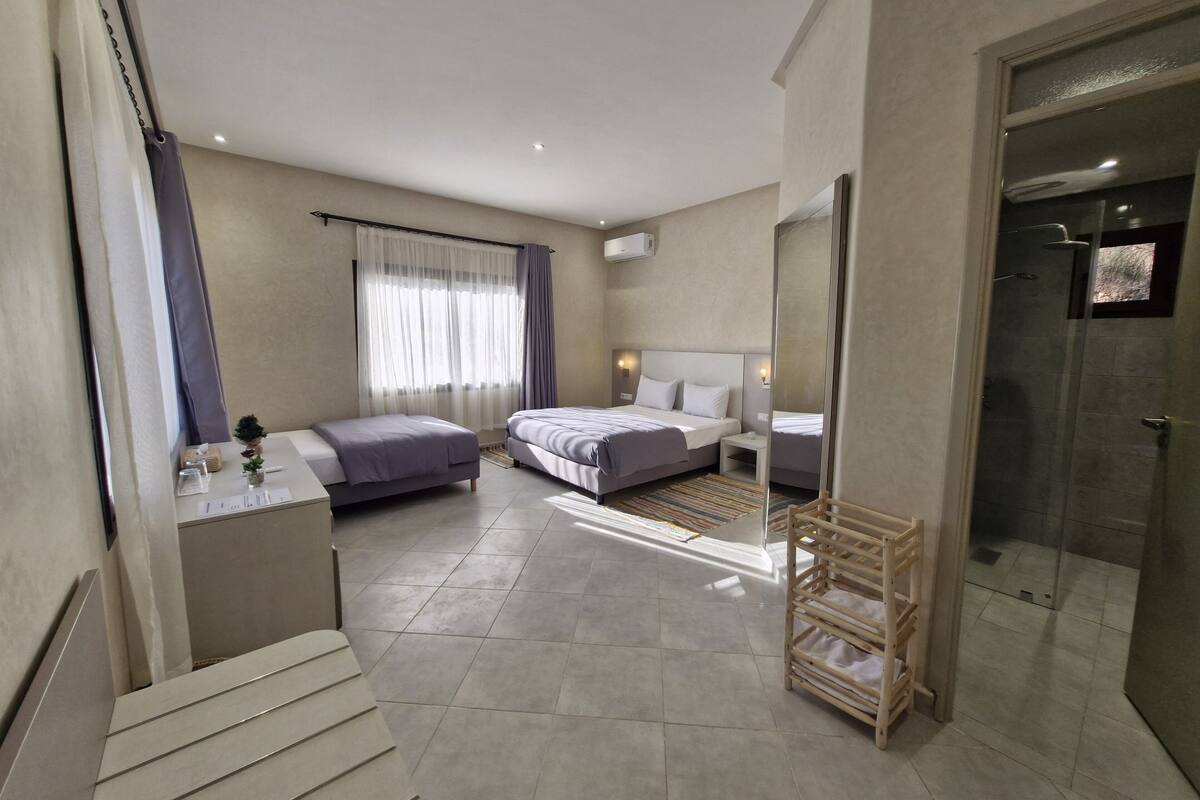 Comfort Double Room | Desk, WiFi (free), bed sheets