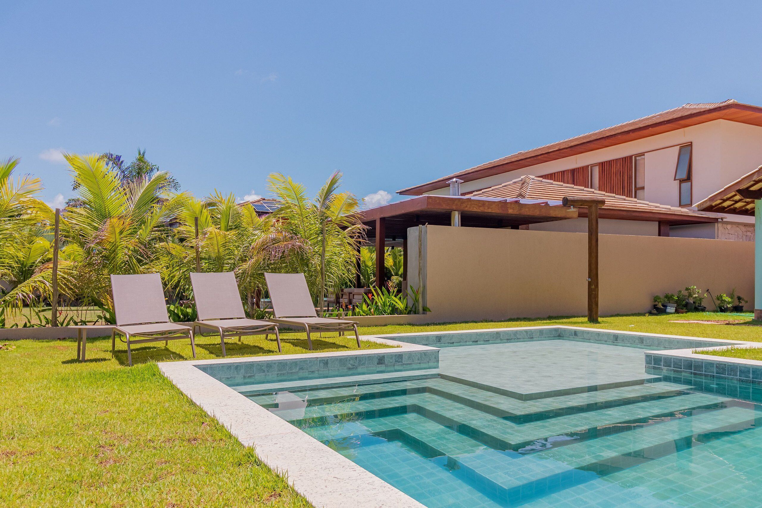 Chalet | Piscine | Piscine extérieure, parasols, chaises longues