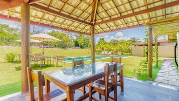 Chalet | Outdoor dining