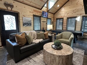 Interior - New Enchanted Lodge - Hot Tub - Pool Table - Fire Pit - Pond (Broken Bow)