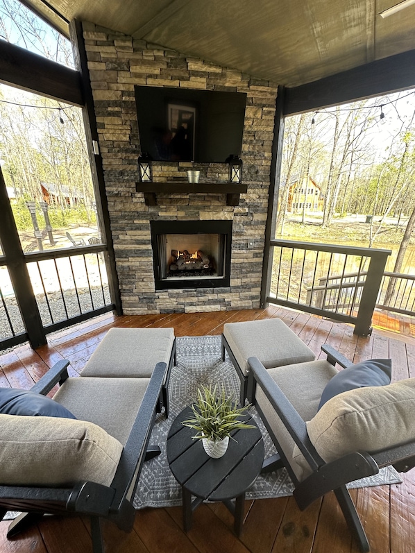 Property grounds - New Enchanted Lodge - Hot Tub - Pool Table - Fire Pit - Pond (Broken Bow)