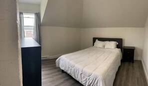 3 bedrooms, travel cot, WiFi, bed sheets