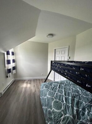 3 bedrooms, travel cot, WiFi, bed sheets
