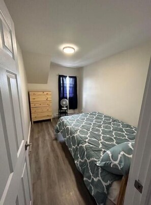 3 bedrooms, travel cot, WiFi, bed sheets